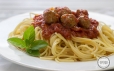 Spaghetti z klopsikami w pomidorowym sosie